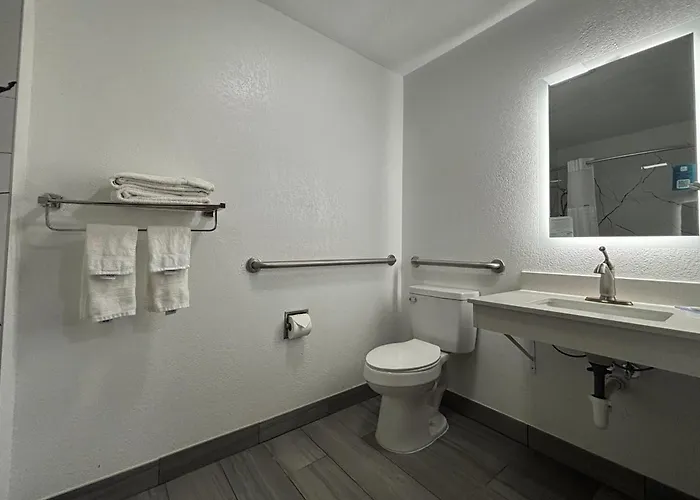 Super 8 By Wyndham Motel Peoria