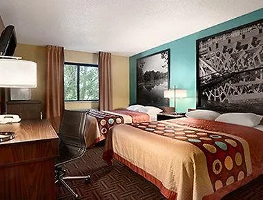 Super 8 By Wyndham Motel