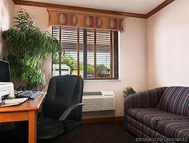 Super 8 By Wyndham Peoria